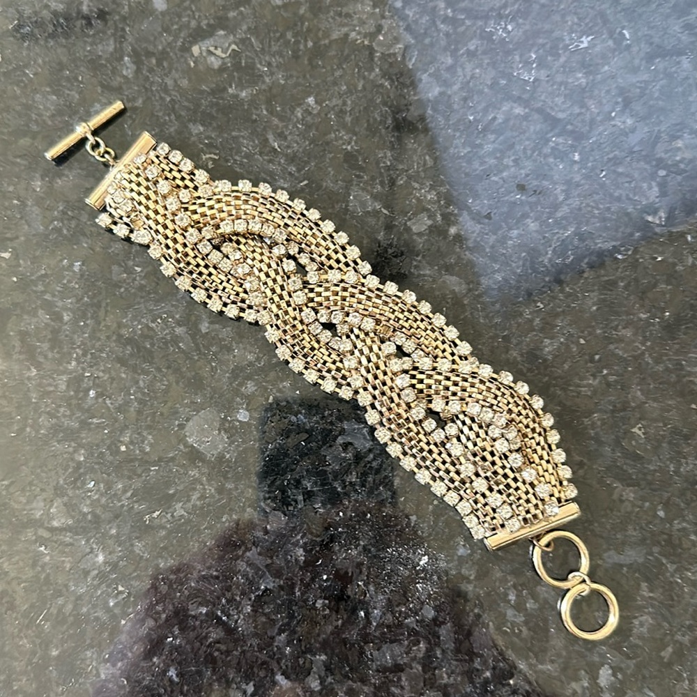 Braided chain toggle closure bracelet